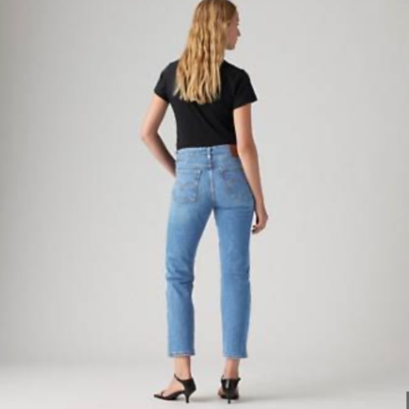 LEVI'S/"Wedgie Straight" Jeans - Picture 2 of 11